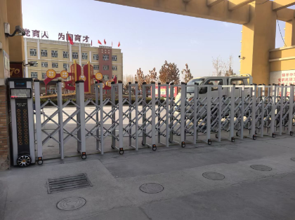 英龙智能电动伸缩门 祥云22189-A 进驻新疆阿克苏温宿县第一高级中学