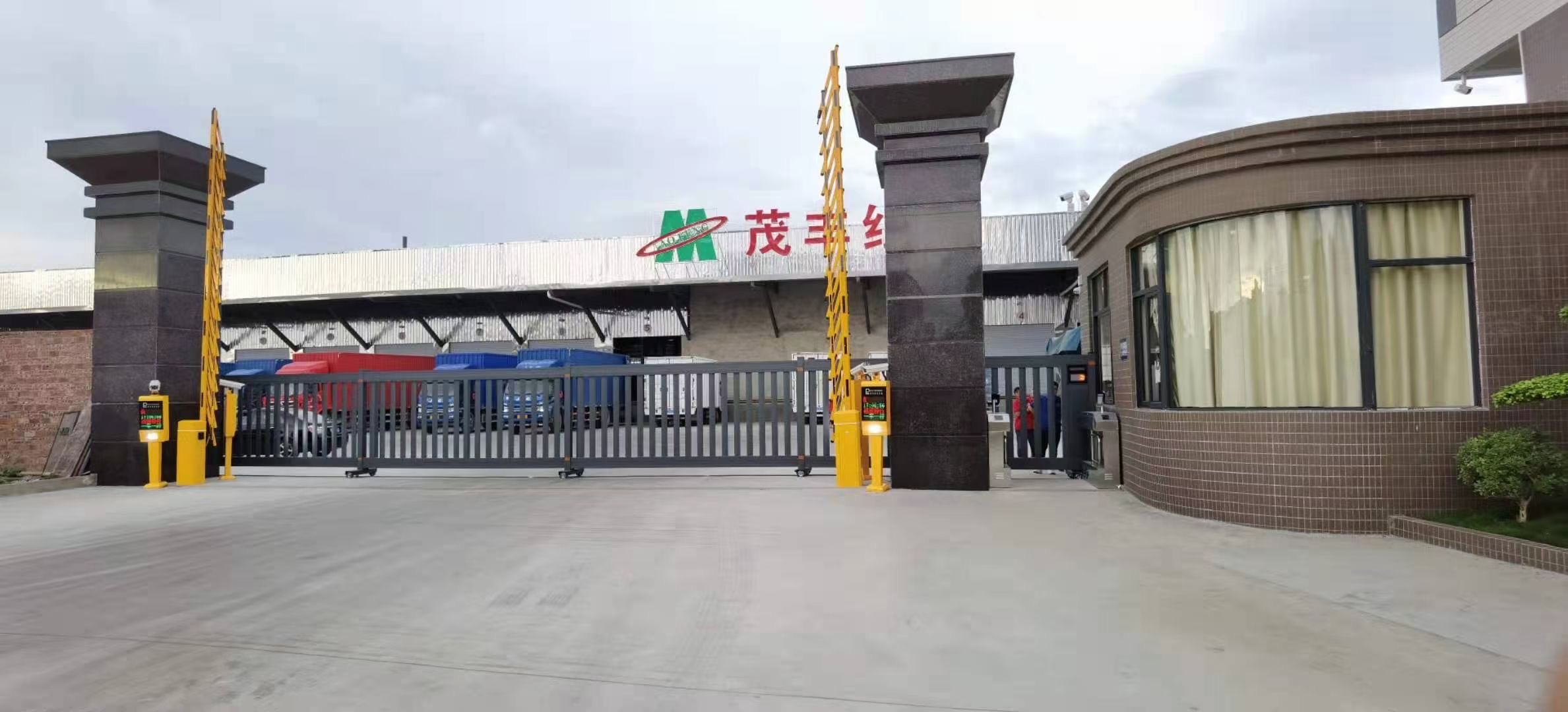 电动门 伸缩门 英龙